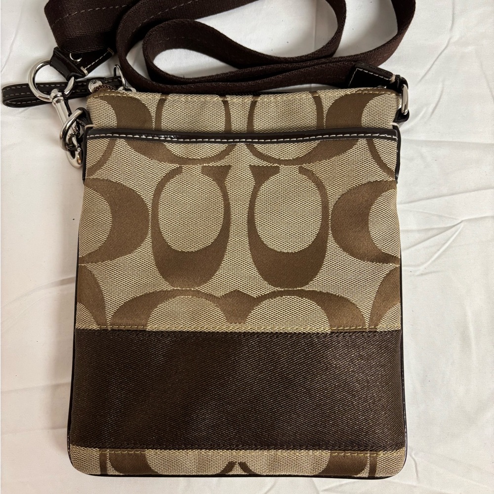 Coach Signature Swing Pack Crossbody Bag